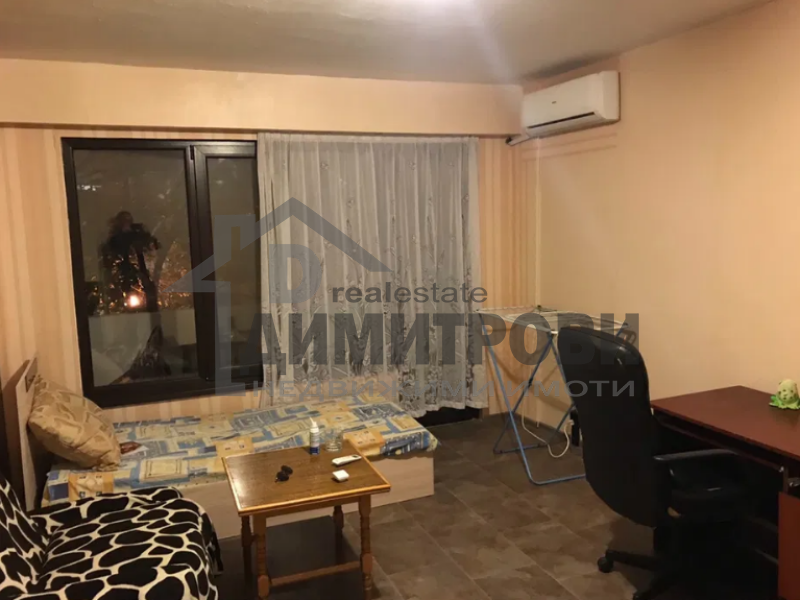 Продава апартамент с…