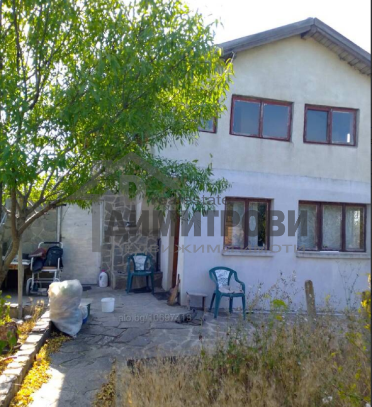 Двуетажна вила във вилна…