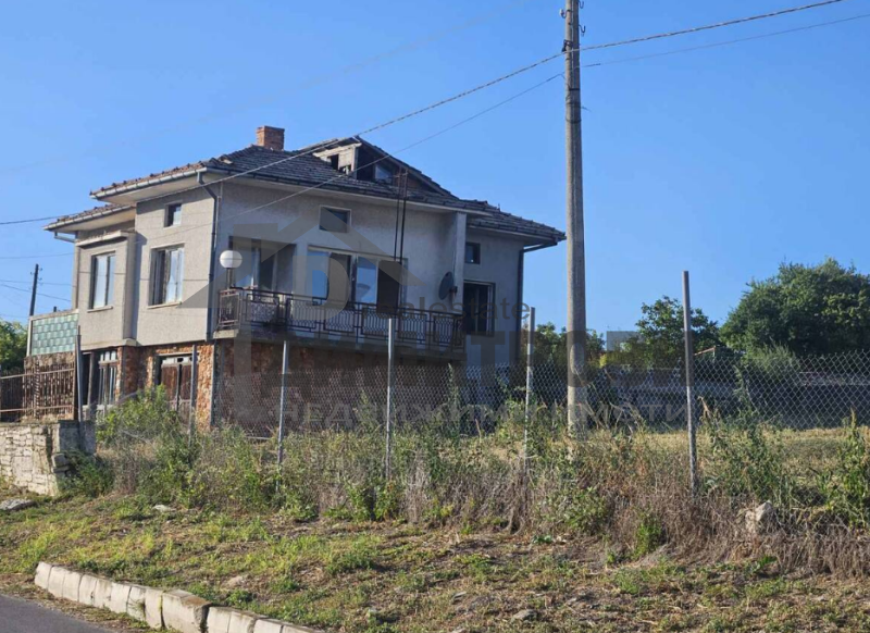 Продава къща с.Топола