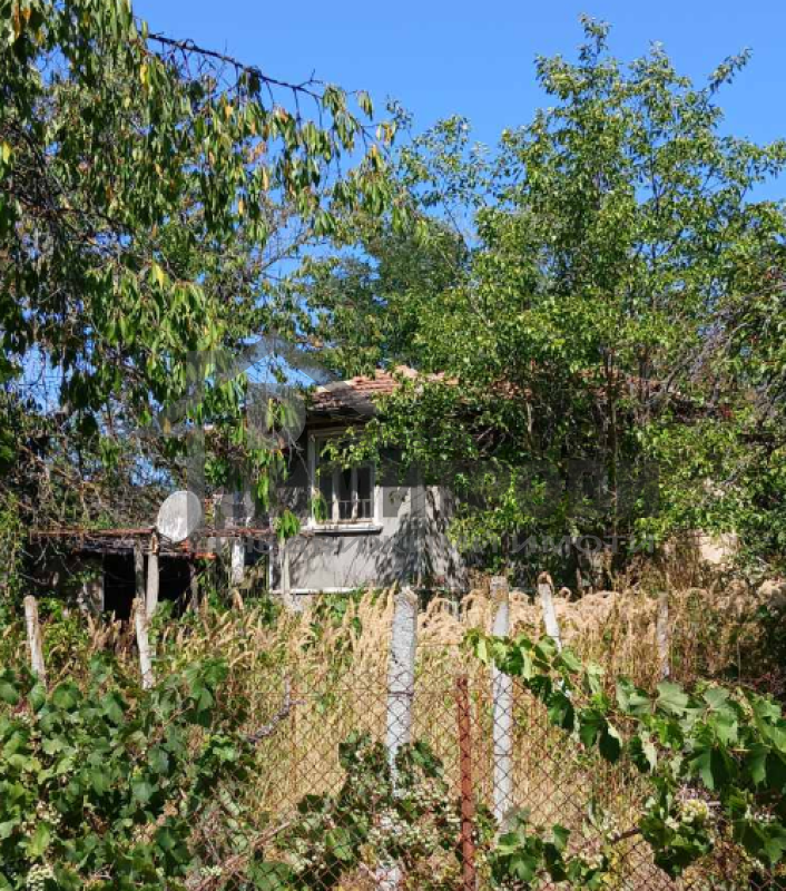 Продава къща в село…