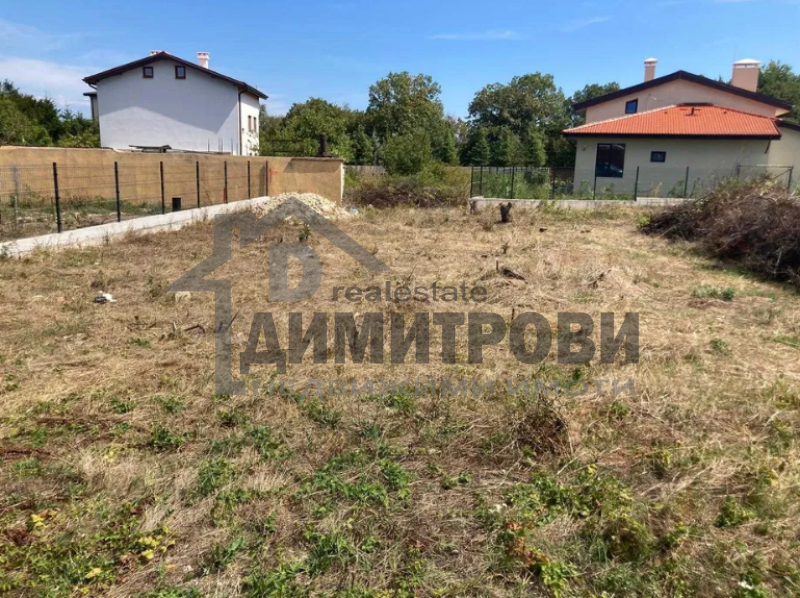 Продава се дворно място…