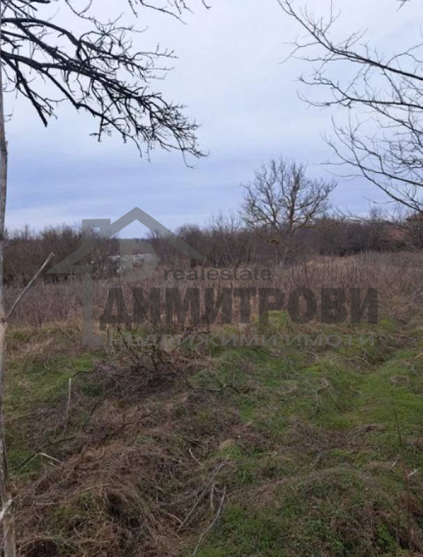 Продава празно място…